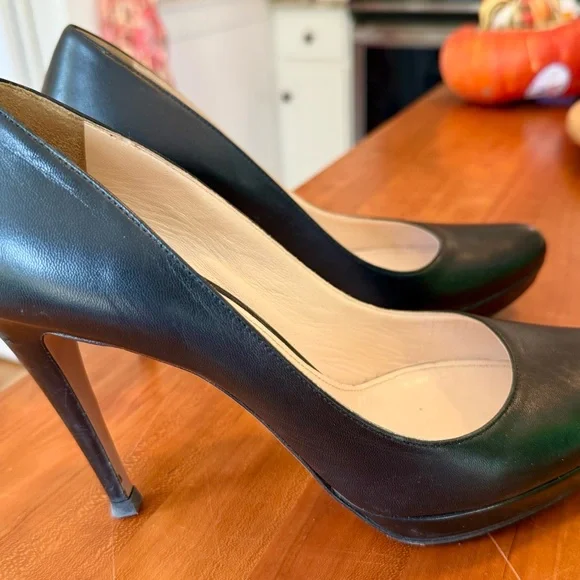 Perfect Prada Pumps! Size 39.5 - Picture 3 of 4